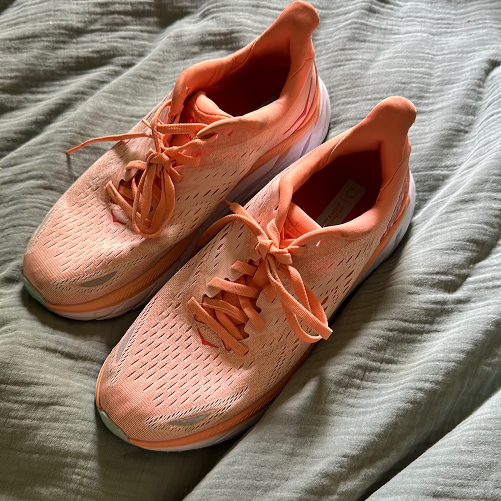 Hokas Clifton 8